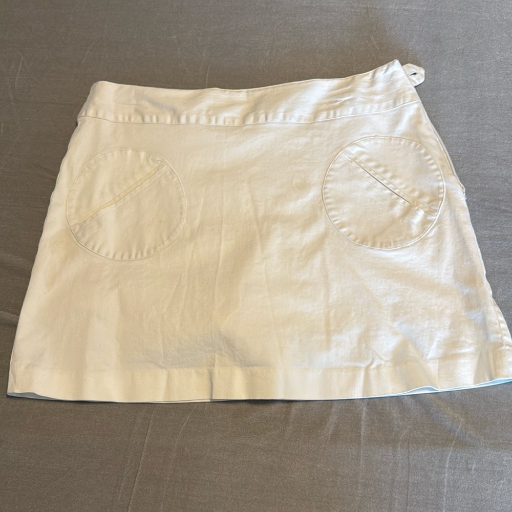 Golfing Skort Skirt / Shorts.  Size 10.  Willi Smith.  Side zipper.  Color White